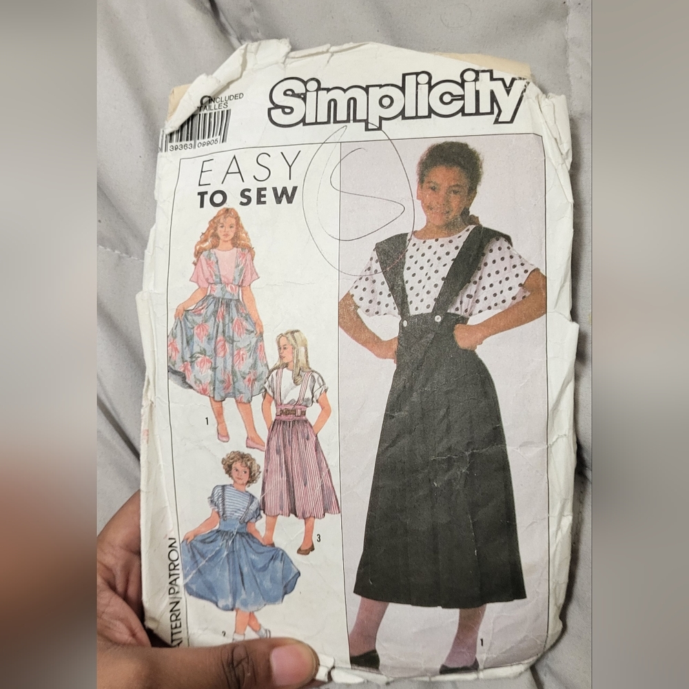 Simplicity Suspender Skirts and Pullover Top (Small)